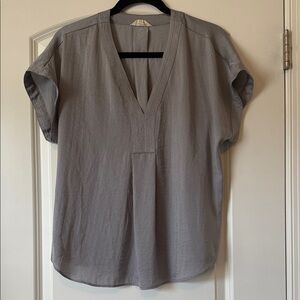 Lucky Brand Gray V-Neck Women's Blouse!